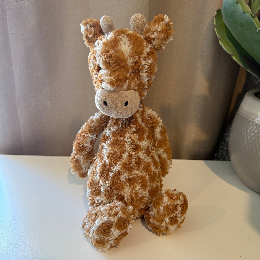 Jellycat London Bashful Giraffe Medium Plush Stuffed Animal Ginger Cream Spot